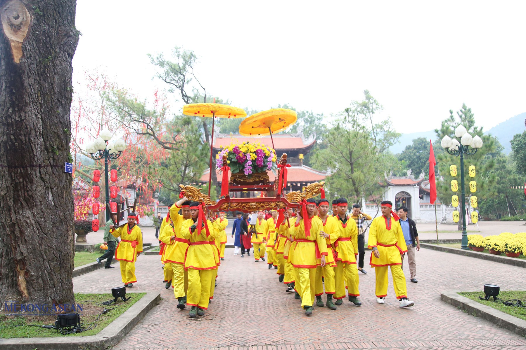 Trang trọng nghi lễ rước nước lễ hội mùa xuân Côn Sơn - Kiếp Bạc ở Hải Phòng