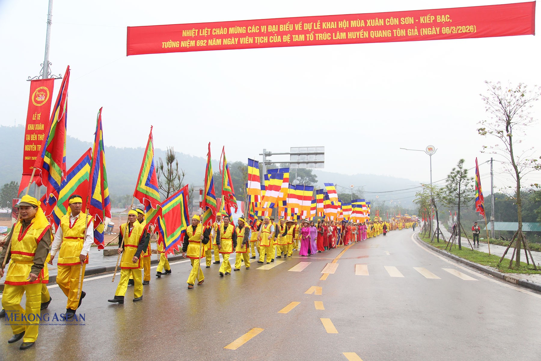 Trang trọng nghi lễ rước nước lễ hội mùa xuân Côn Sơn - Kiếp Bạc ở Hải Phòng