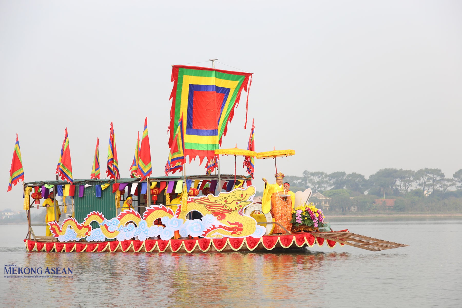 Trang trọng nghi lễ rước nước lễ hội mùa xuân Côn Sơn - Kiếp Bạc ở Hải Phòng