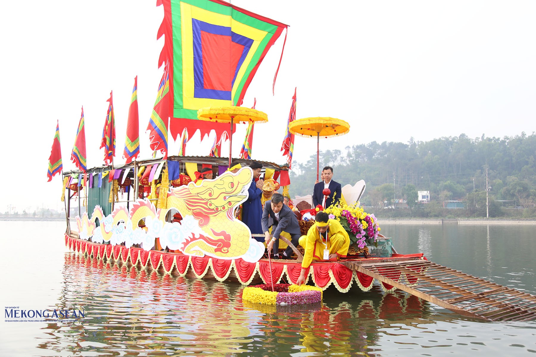 Trang trọng nghi lễ rước nước lễ hội mùa xuân Côn Sơn - Kiếp Bạc ở Hải Phòng