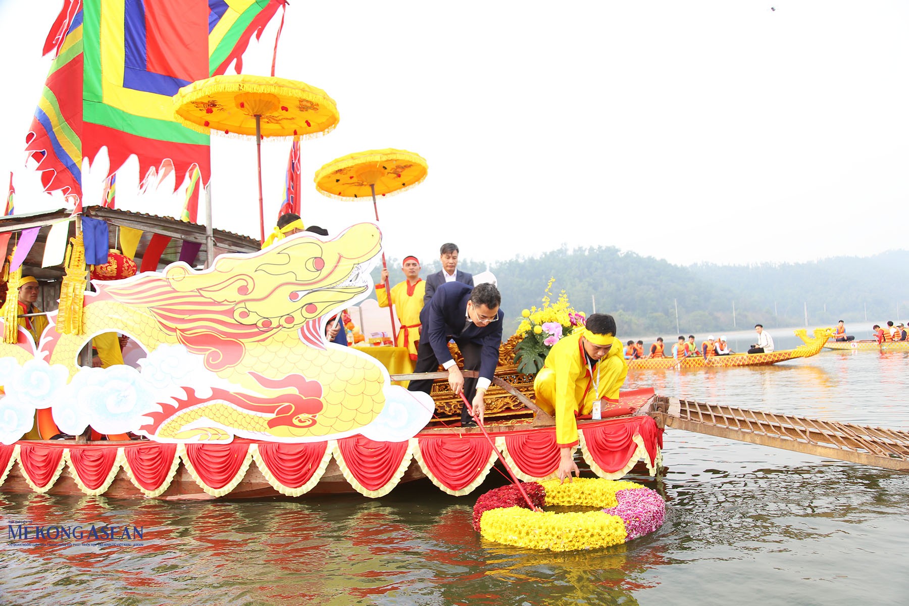 Trang trọng nghi lễ rước nước lễ hội mùa xuân Côn Sơn - Kiếp Bạc ở Hải Phòng