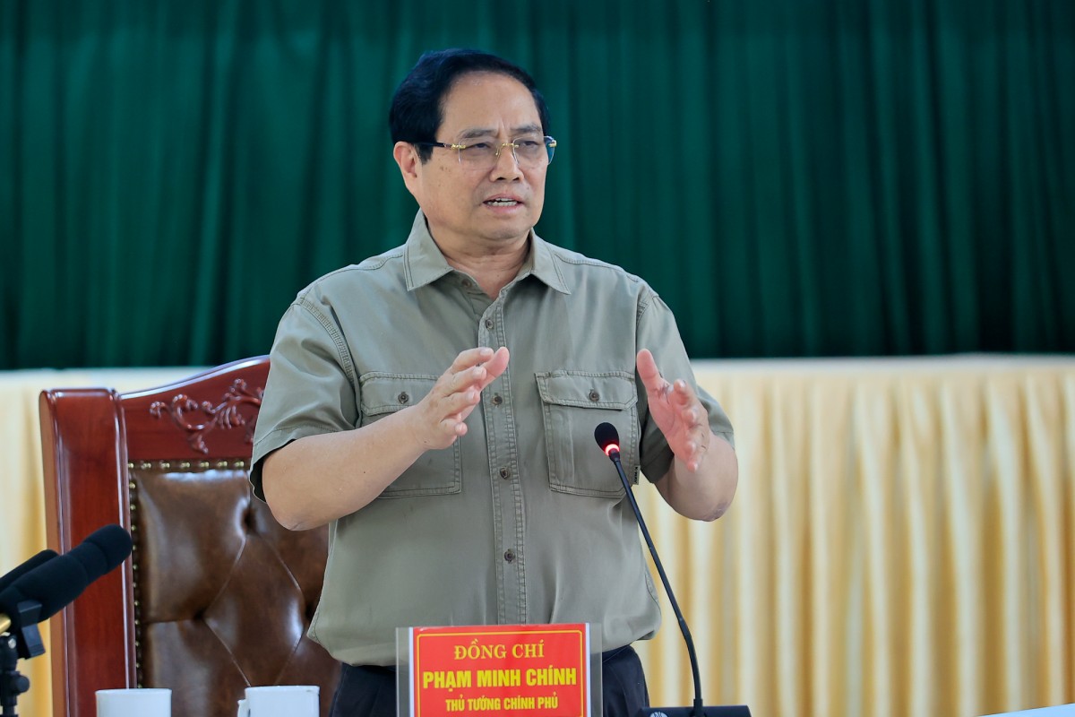 Thủ tướng chủ trì cuộc làm việc với các bộ, ngành, cơ quan, địa phương sau cuộc kiểm tra - Ảnh: VGP