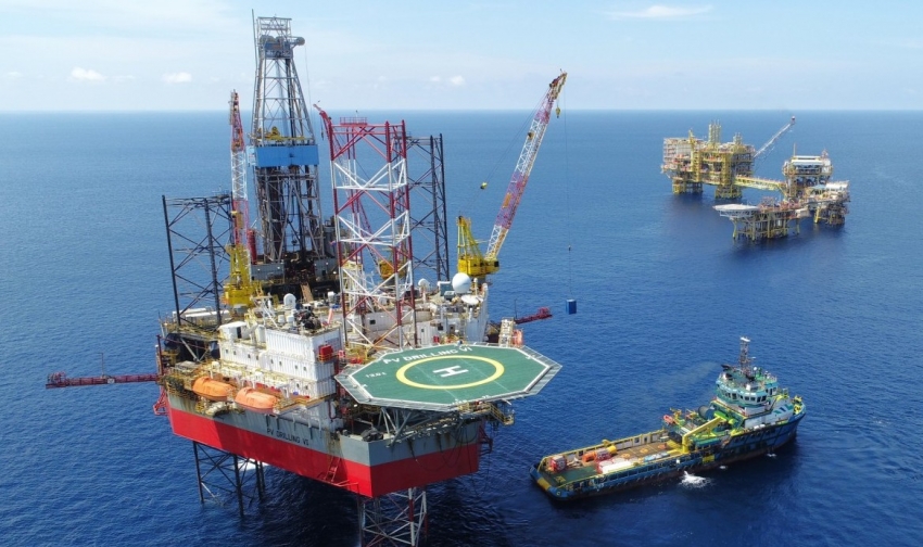 Giá dầu vượt 100 USD/thùng, tác động thế nào đến doanh nghiệp dầu khí