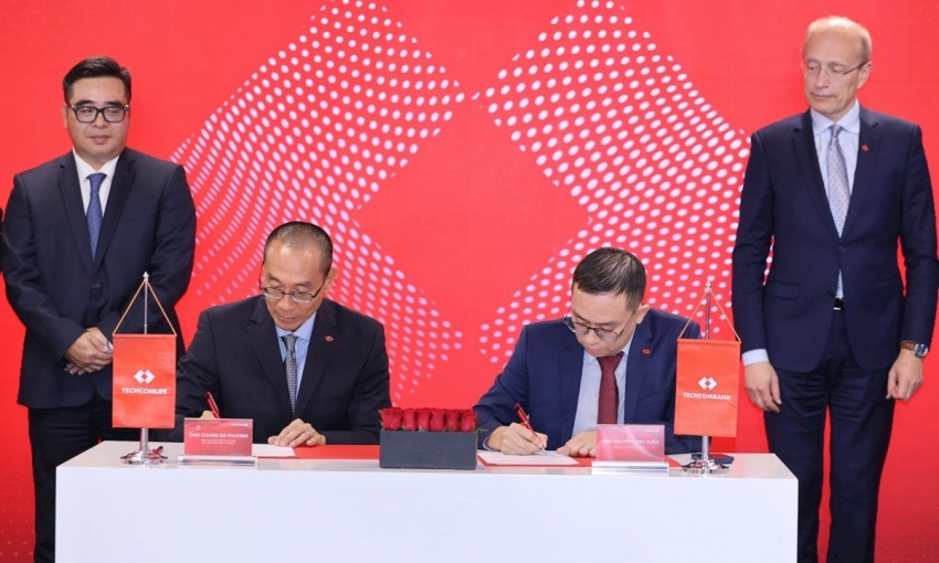 Techcombank dự kiến rót thêm 800 tỷ đồng vào công ty bảo hiểm