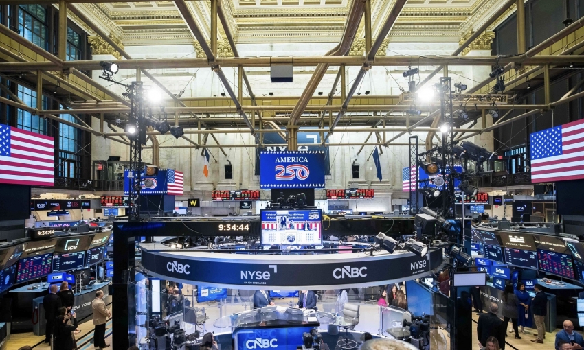 Giá dầu đảo chiều, chứng khoán Mỹ lội ngược dòng tăng điểm cuối phiên