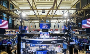 Giá dầu đảo chiều, chứng khoán Mỹ lội ngược dòng tăng điểm cuối phiên