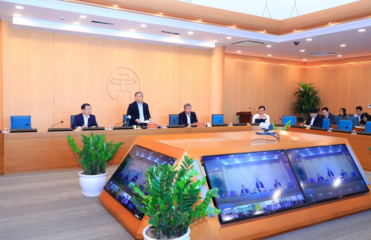 cuộc họp nghe báo cáo tình hình hoạt động kinh doanh xăng dầu, nguồn cung ứng xăng dầu trên địa bàn Thành phố