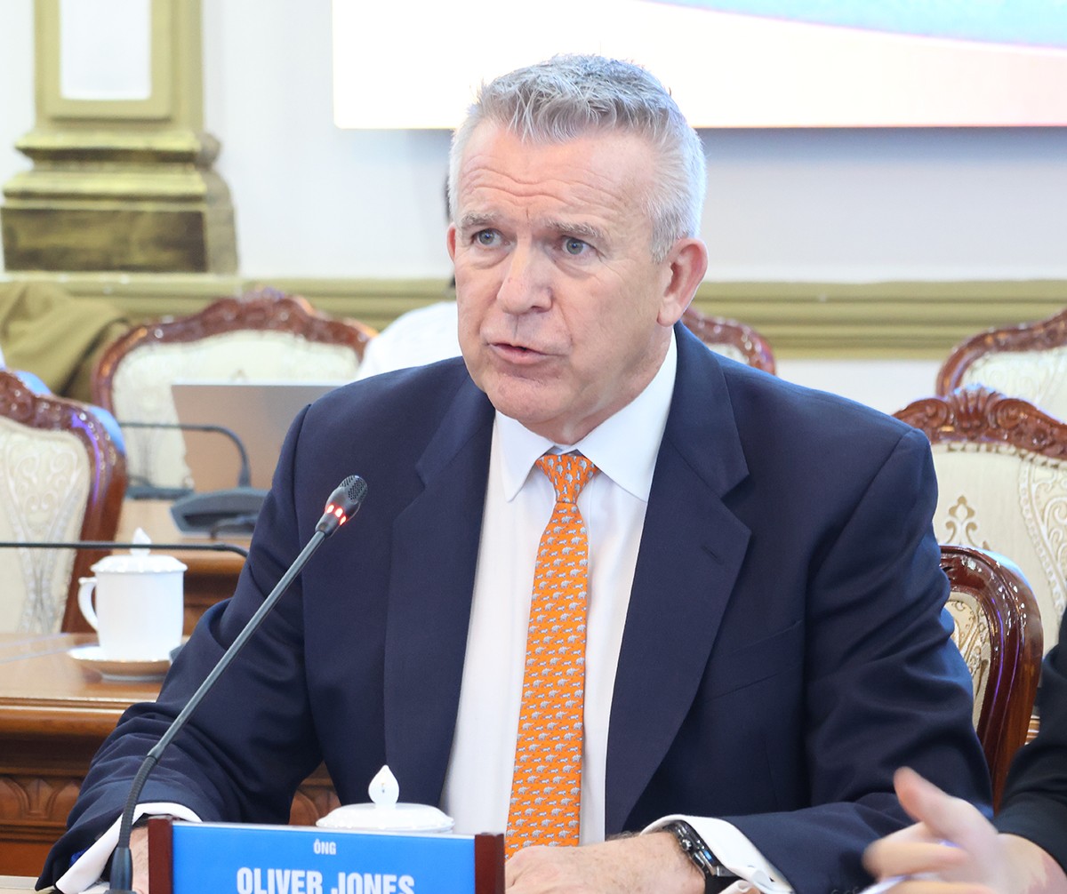  ông Oliver Jones, đồng sáng lập Công ty AIC 