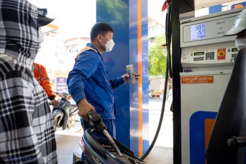 Đẩy nhanh bổ sung dự trữ quốc gia xăng dầu
