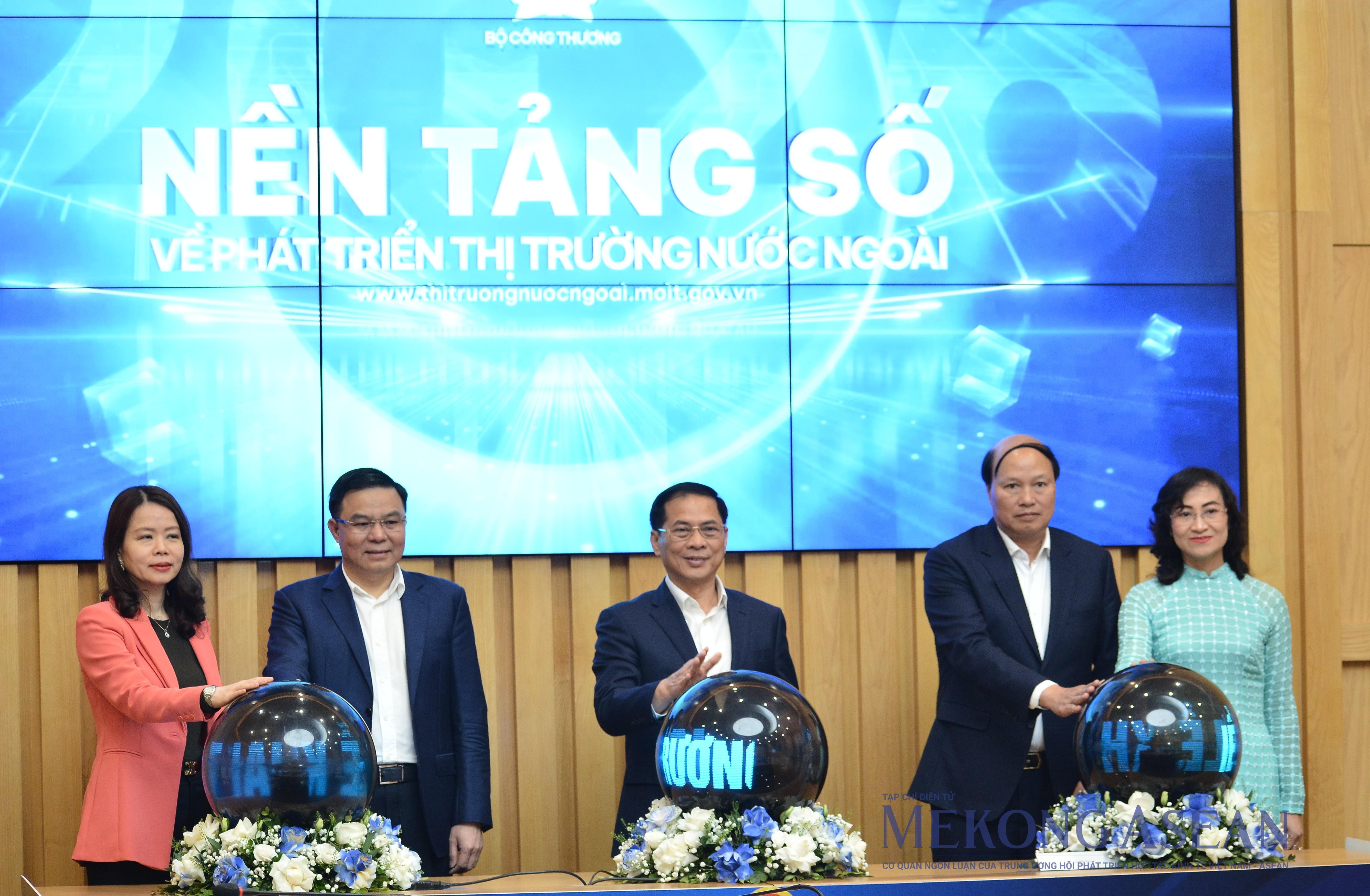 Ra mắt nền tảng số về phát triển thị trường nước ngoài