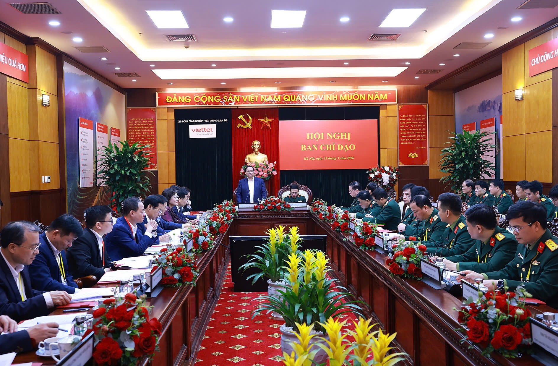 Đoàn công tác của Thủ tướng Chính phủ Phạm Minh Chính và lãnh đạo các bộ, ngành Trung ương làm việc với Bộ Quốc phòng - Ảnh: VGP/Nhật Bắc