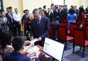 Tổng Bí thư Tô Lâm và các đồng chí lãnh đạo Đảng, Nhà nước thực hiện quyền cử tri