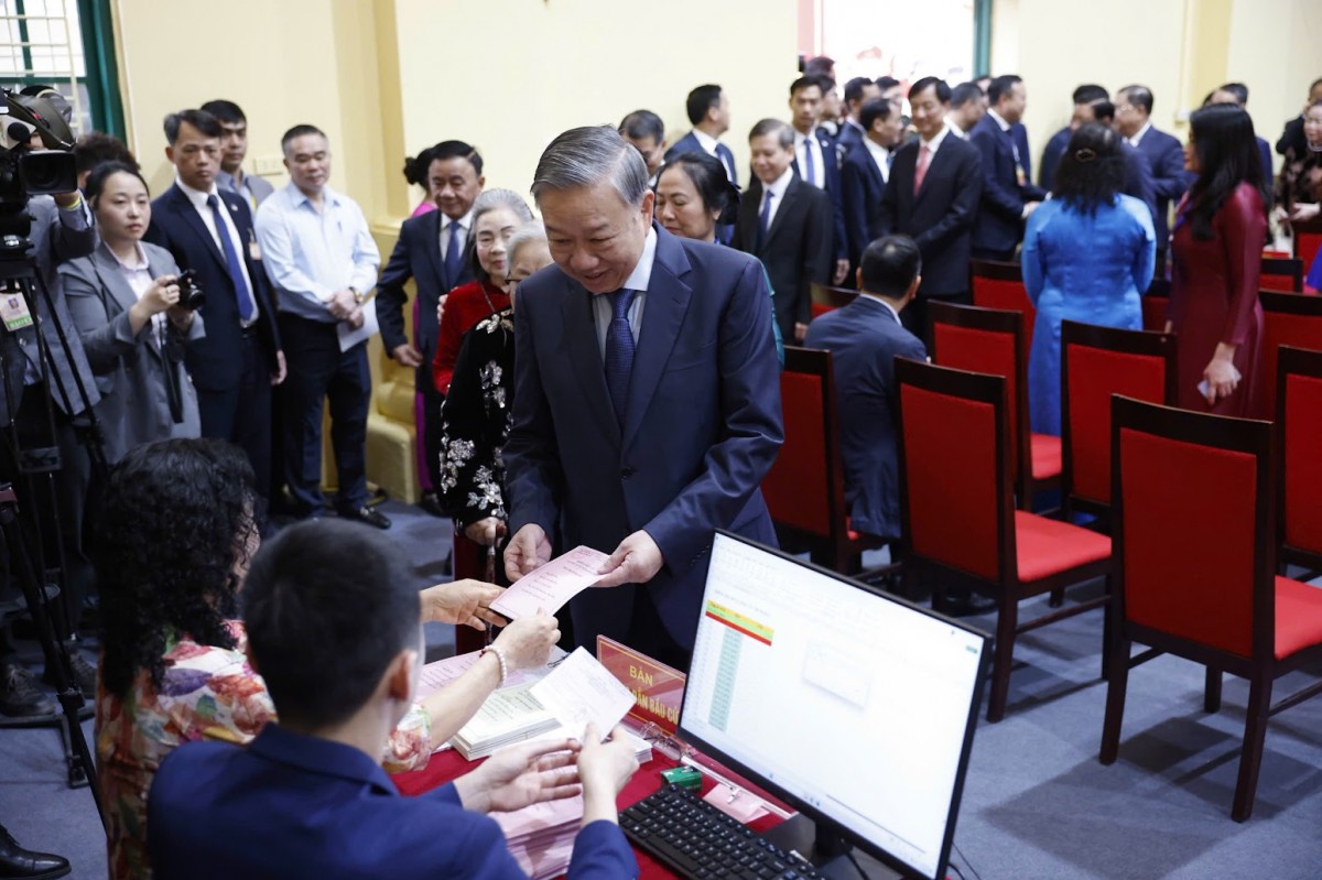 Tổng Bí thư Tô Lâm và các đồng chí lãnh đạo Đảng, Nhà nước thực hiện quyền cử tri
