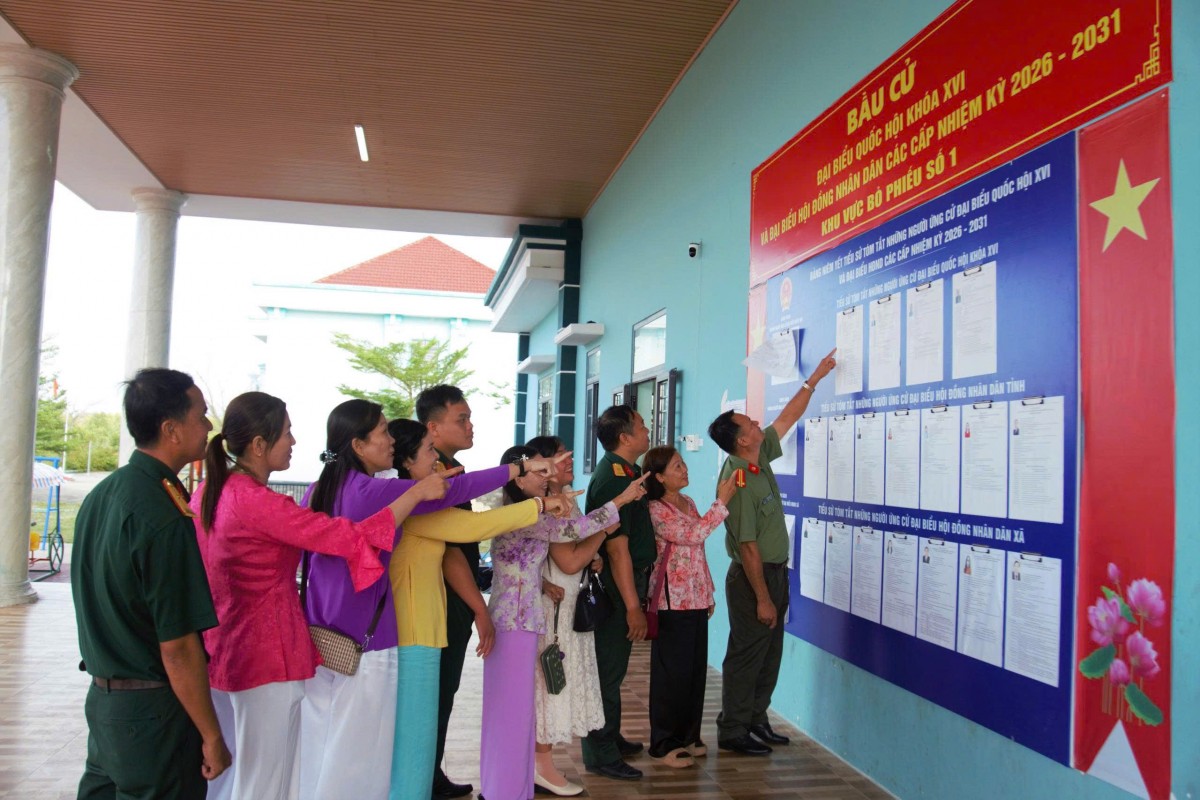 Rộn ràng không khí bầu cử tại địa đầu cực Nam Tổ quốc