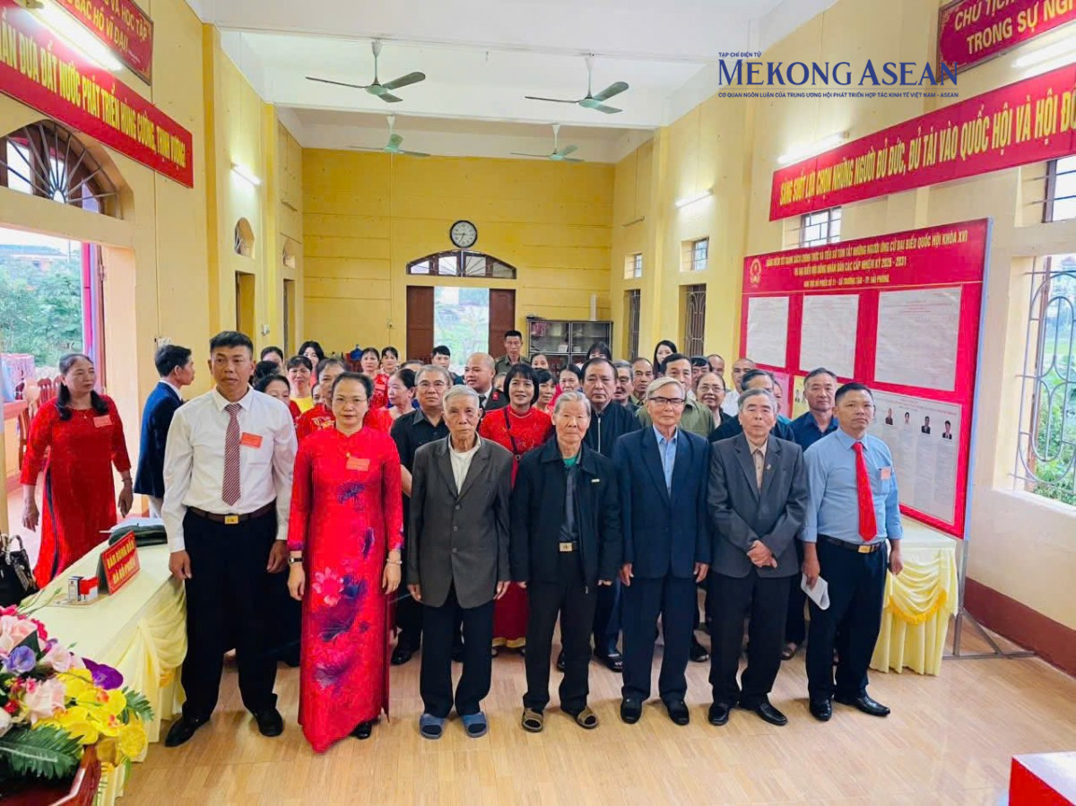 Không khí ngày bầu cử rộn ràng ở nhiều địa phương Không khí ngày bầu cử rộn ràng ở nhiều địa phương