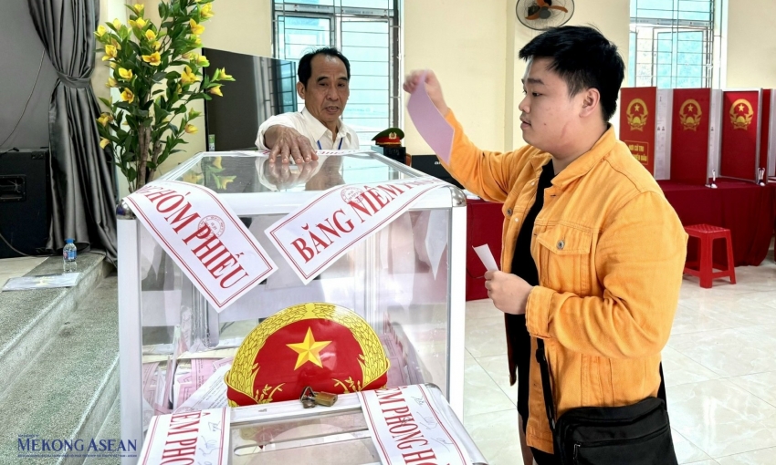 Cảm xúc của cử tri trẻ khi cầm lá phiếu bầu cử