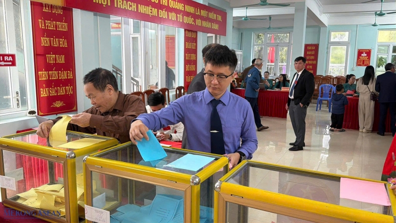 Trực tiếp kiểm sát bầu cử, Phạm Hồng Long càng hiểu giá trị của mỗi lá phiếu. 