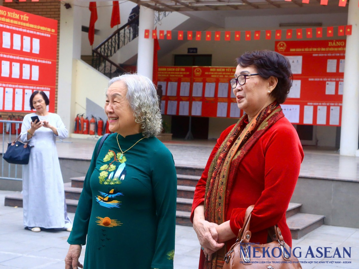 'Mong các đại biểu thường xuyên lắng nghe và phản ánh nguyện vọng của nhân dân'