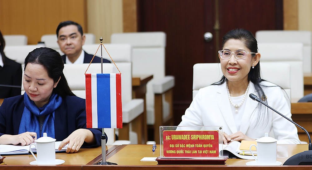 Đại sứ Vương quốc Thái Lan tại Việt Nam - bà Urawadee Sriphiromya phát biểu tại tọa đàm Đại sứ Vương quốc Thái Lan tại Việt Nam - bà Urawadee Sriphiromya phát biểu tại tọa đàm