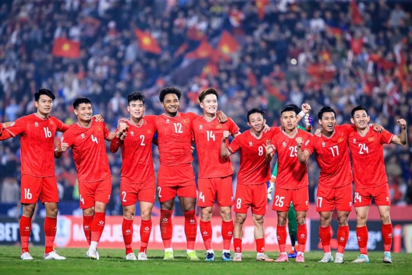 Cổ động viên Đông Nam Á chúc mừng tuyển Việt Nam