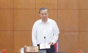 Tổng Bí thư: Tái cơ cấu nền kinh tế, cân bằng cán cân thương mại