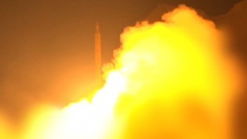 Iran tấn công đáp trả hơn 100 mục tiêu tại Israel