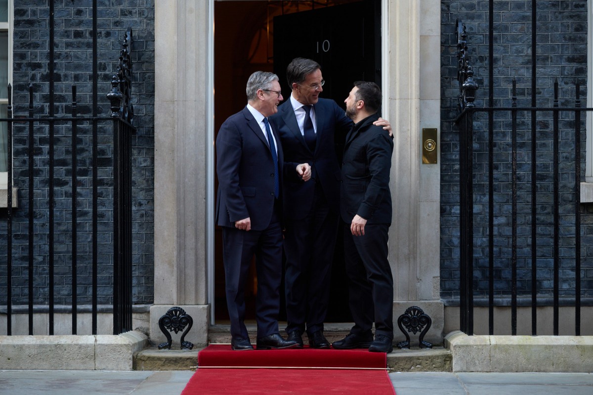 Từ trái sang phải: Thủ Tướng Anh Keir Starmer, Tổng Thư ký NATO Mark Rutte và Tổng thống Ukraine Volodymyr Zelensky. Ảnh: X/@ZelenskyyUa