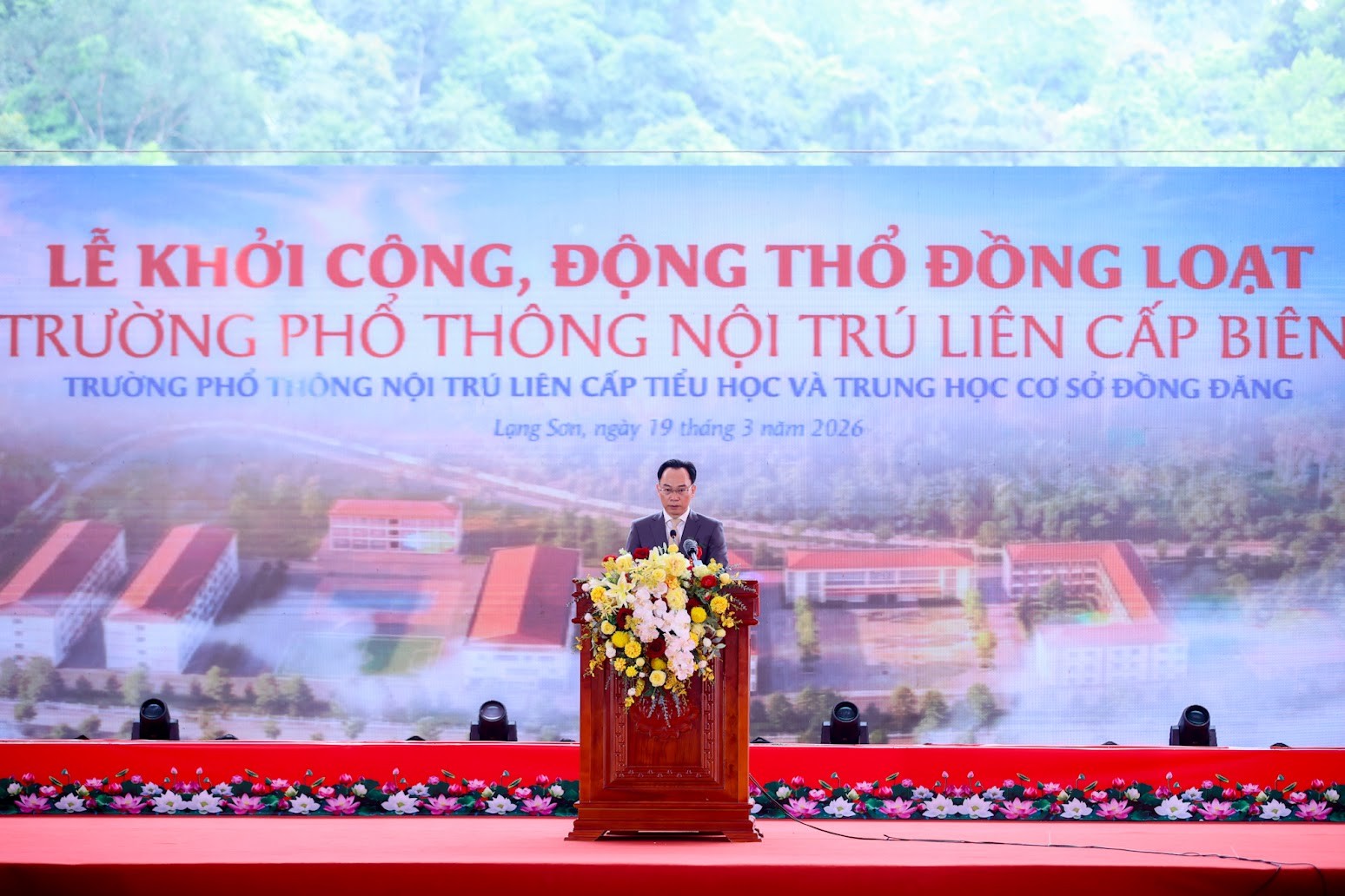 Quyền Bộ trưởng Bộ Giáo dục và Đào tạo Hoàng Minh Sơn phát biểu mở đầu lễ khởi công - Ảnh: VGP/Nhật Bắc