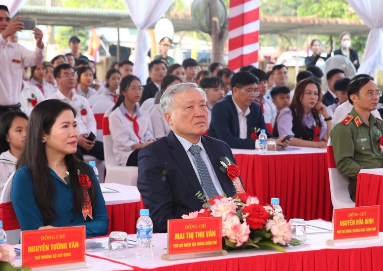 Phó Thủ tướng Thường trực Nguyễn Hòa Bình dự lễ khởi công dự án xây dựng Trường nội trú liên cấp Tiểu học – THCS Hương Xuân - Ảnh: VGP/Nguyễn Hoàng