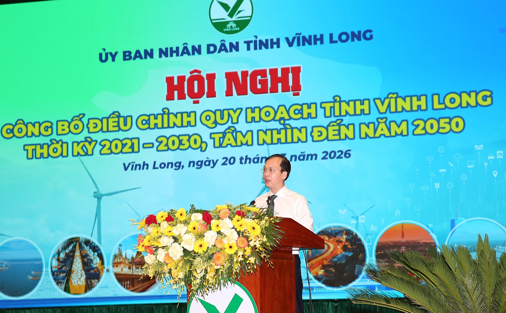 Chủ tịch UBND tỉnh Vĩnh Long Trần Trí Quang phát biểu khai mạc Hội nghị - Ảnh: VGP