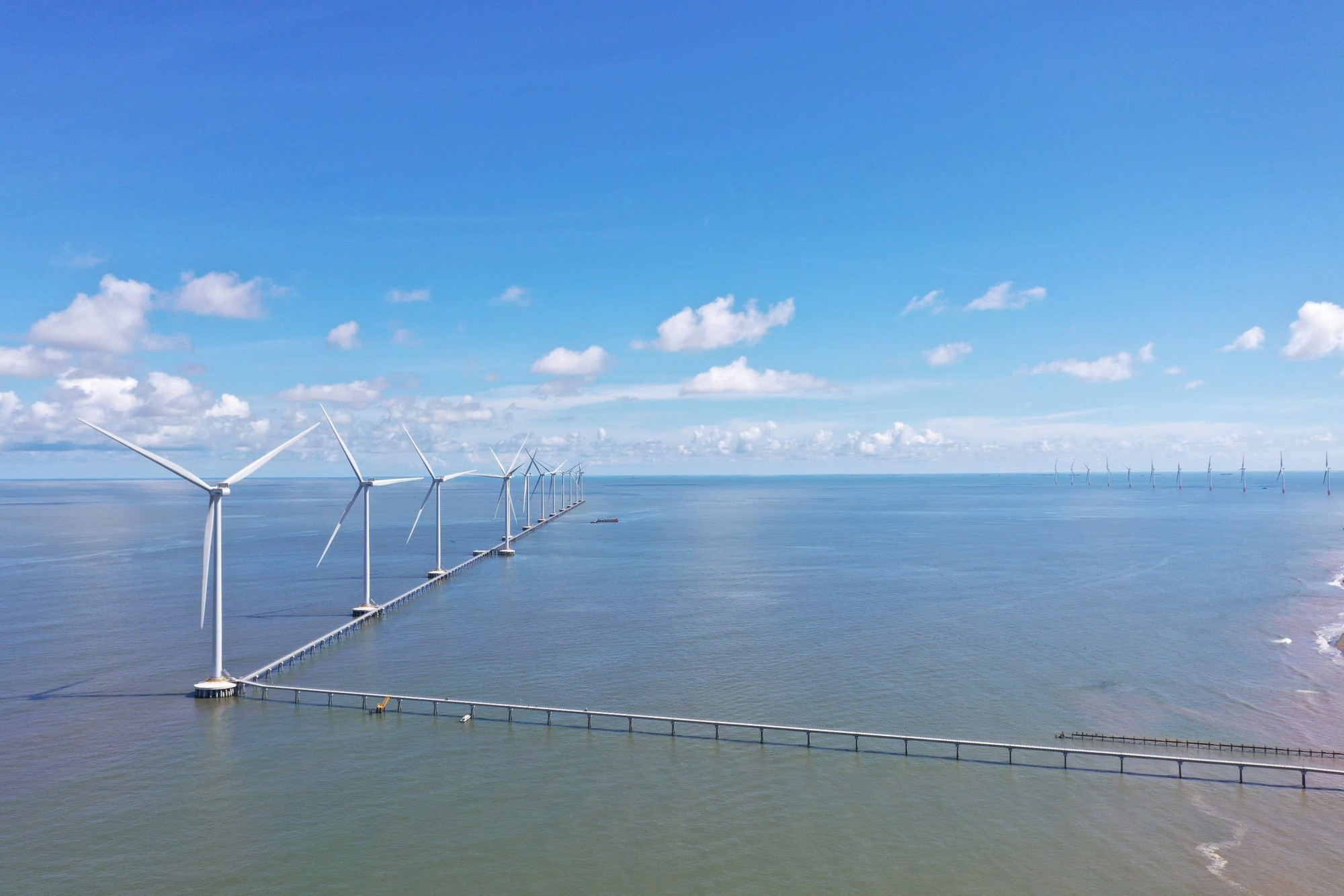 Nhà máy điện gió Số 3 tại vị trí V1-3, phường Trường Long Hòa, Vĩnh Long - Ảnh: VGP/LS