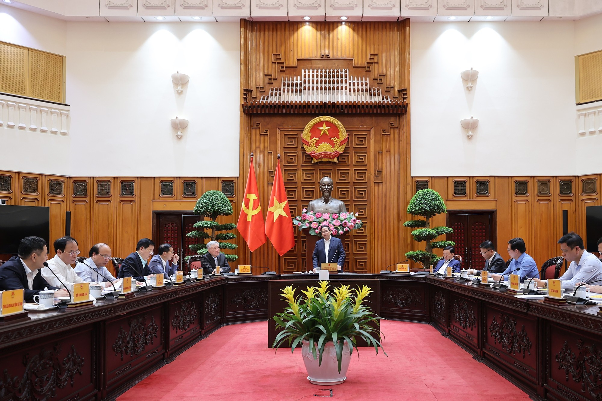 Thủ tướng Phạm Minh Chính nêu rõ mục tiêu cao nhất là không để thiếu năng lượng, xăng dầu trong bất cứ trường hợp nào - Ảnh: VGP/Nhật Bắc