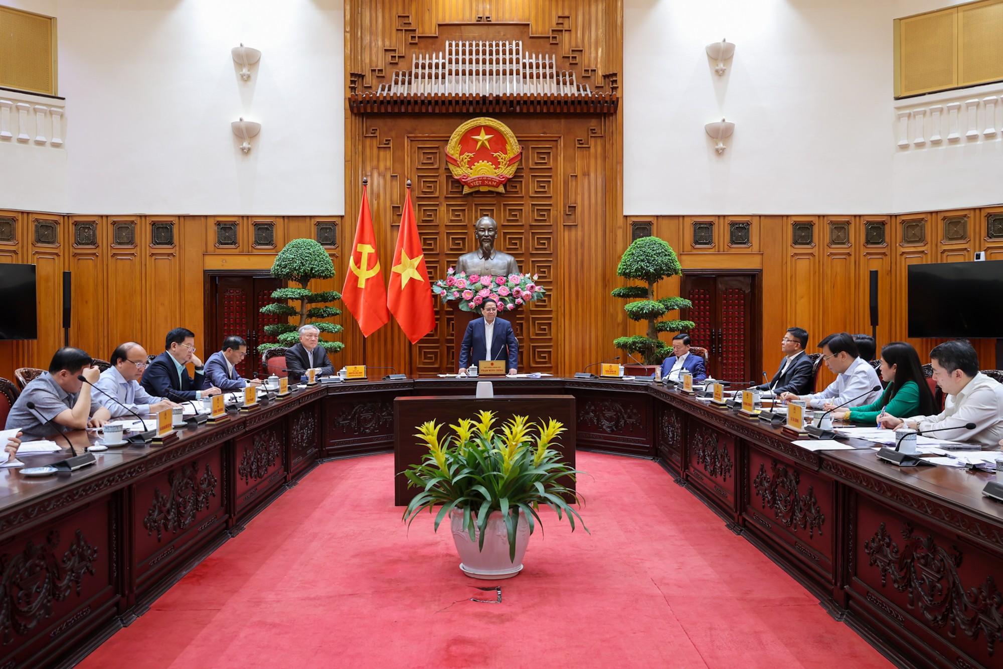 Thủ tướng Phạm Minh Chính chủ trì cuộc họp của Thường trực Chính phủ, nghe báo cáo, cho ý kiến về các chính sách nhà ở xã hội và các vấn đề liên quan - Ảnh: VGP/Nhật Bắc