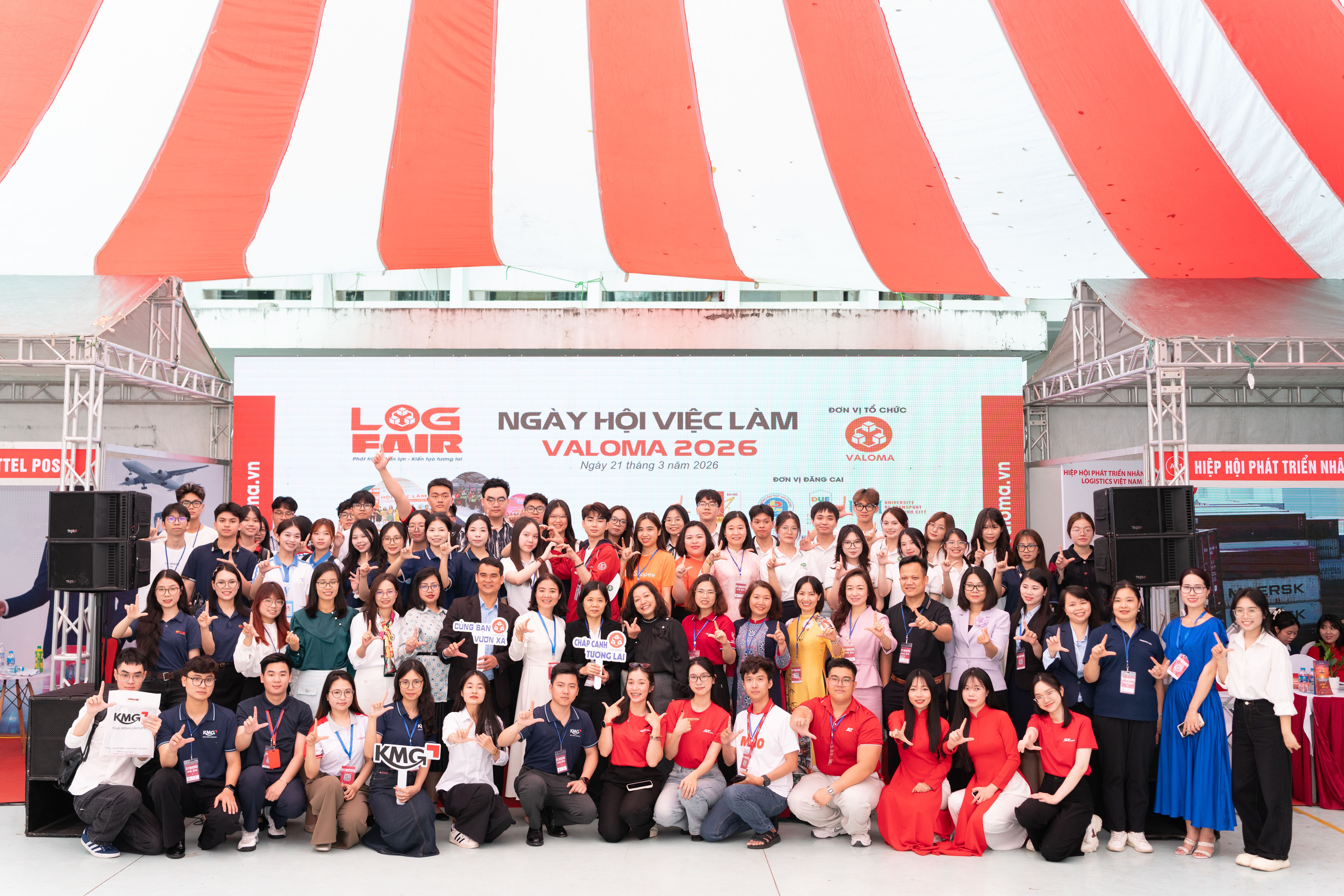 Hàng nghìn sinh viên Hà Nội 'săn' cơ hội việc làm tại VALOMA LOGFAIR 2026