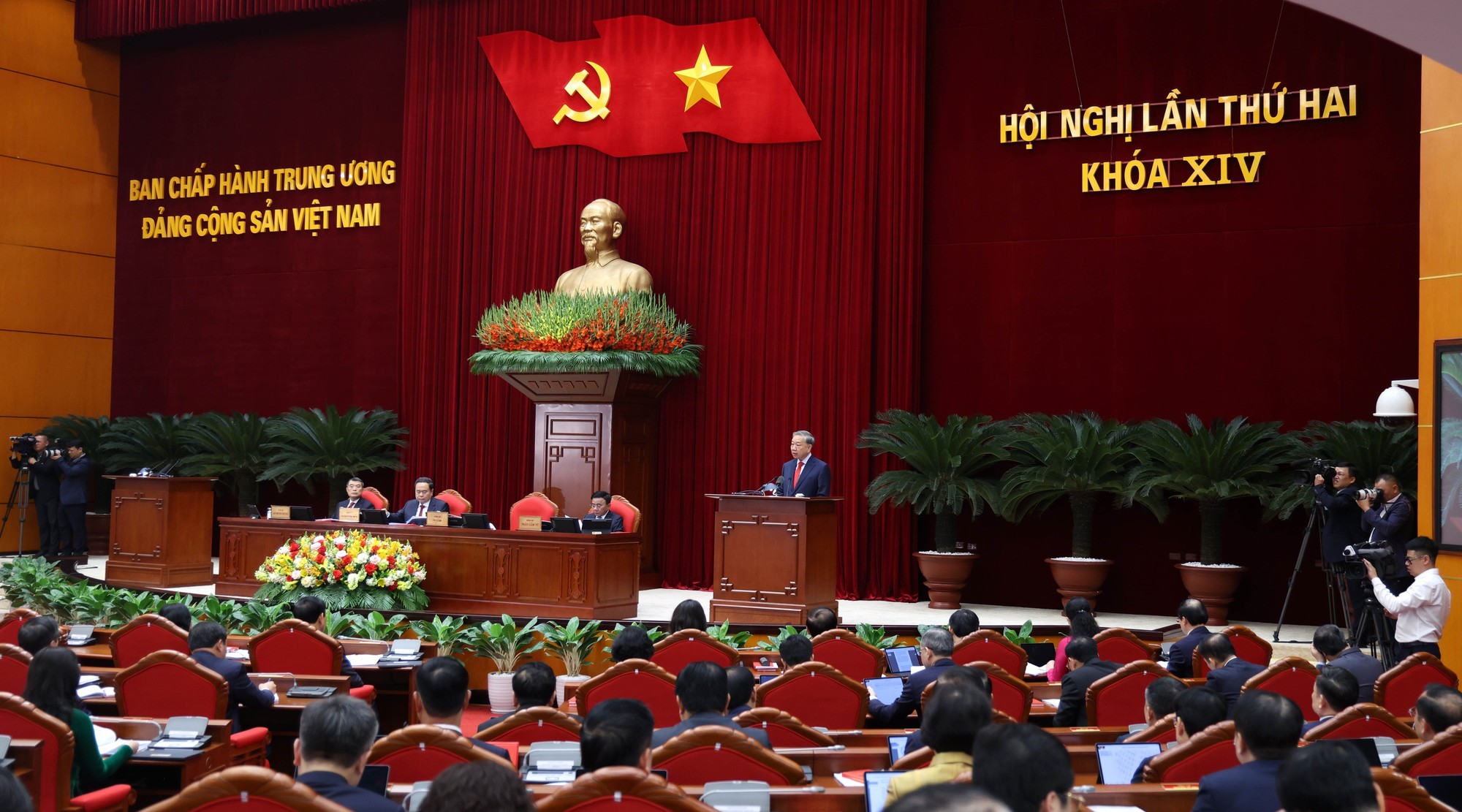 Khai mạc Hội nghị Trung ương lần thứ hai khóa XIV