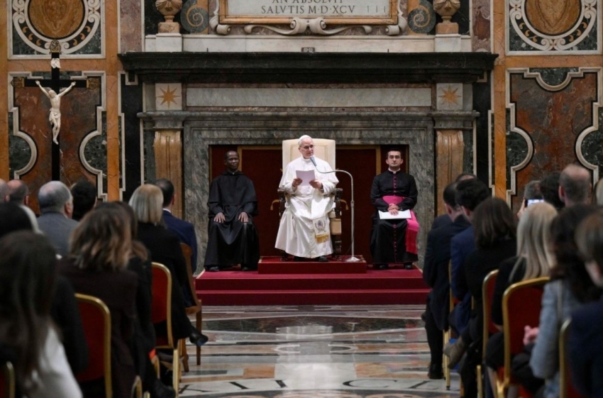 Giáo hoàng kêu gọi ngừng sử dụng máy bay trong xung đột