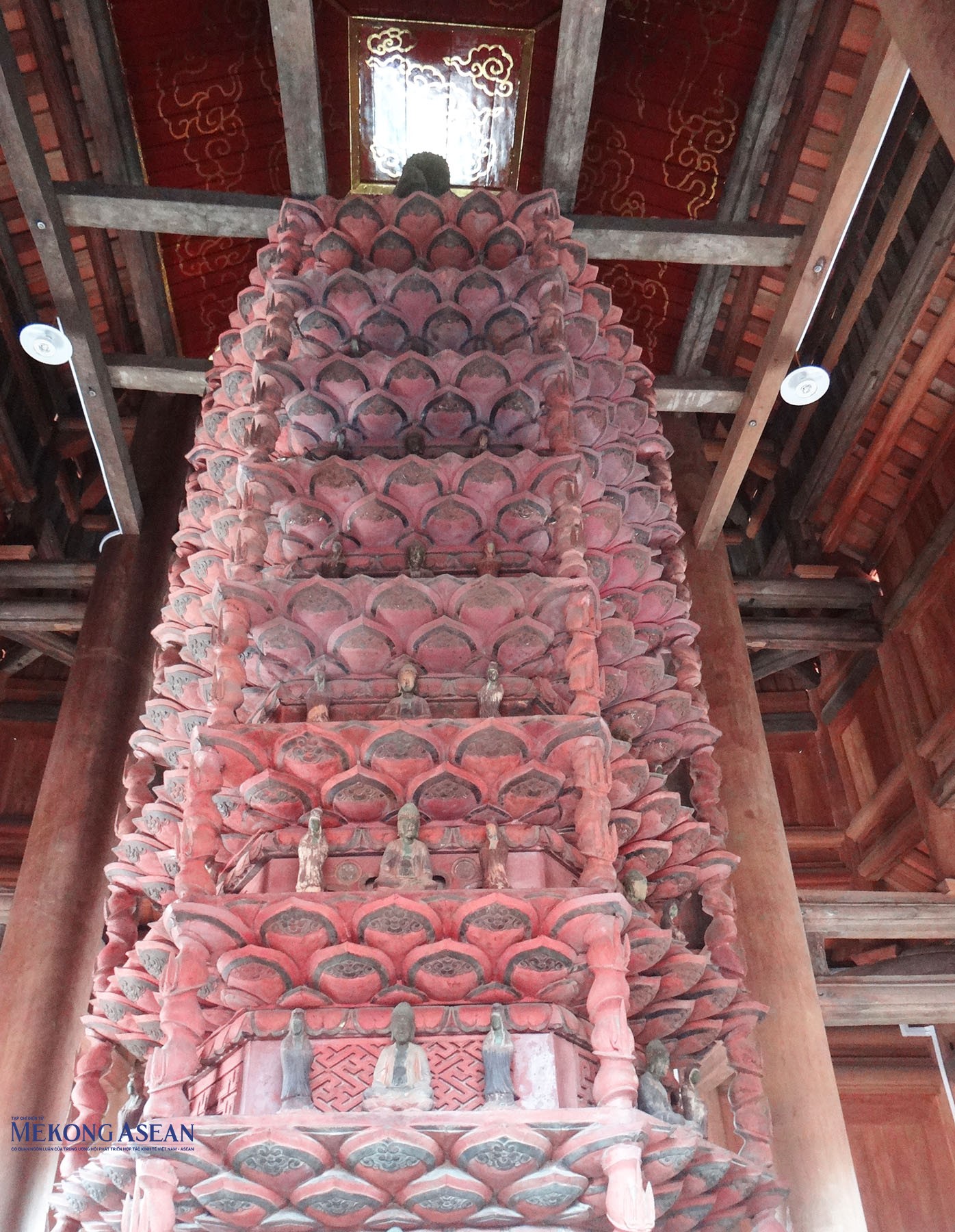 Cửu phẩm Liên Hoa trong chùa Giám là tòa tháp hình lục giác đều. Trên Cửu phẩm Liên Hoa có 145 pho tượng Phật. Ảnh: Mekong ASEAN.
