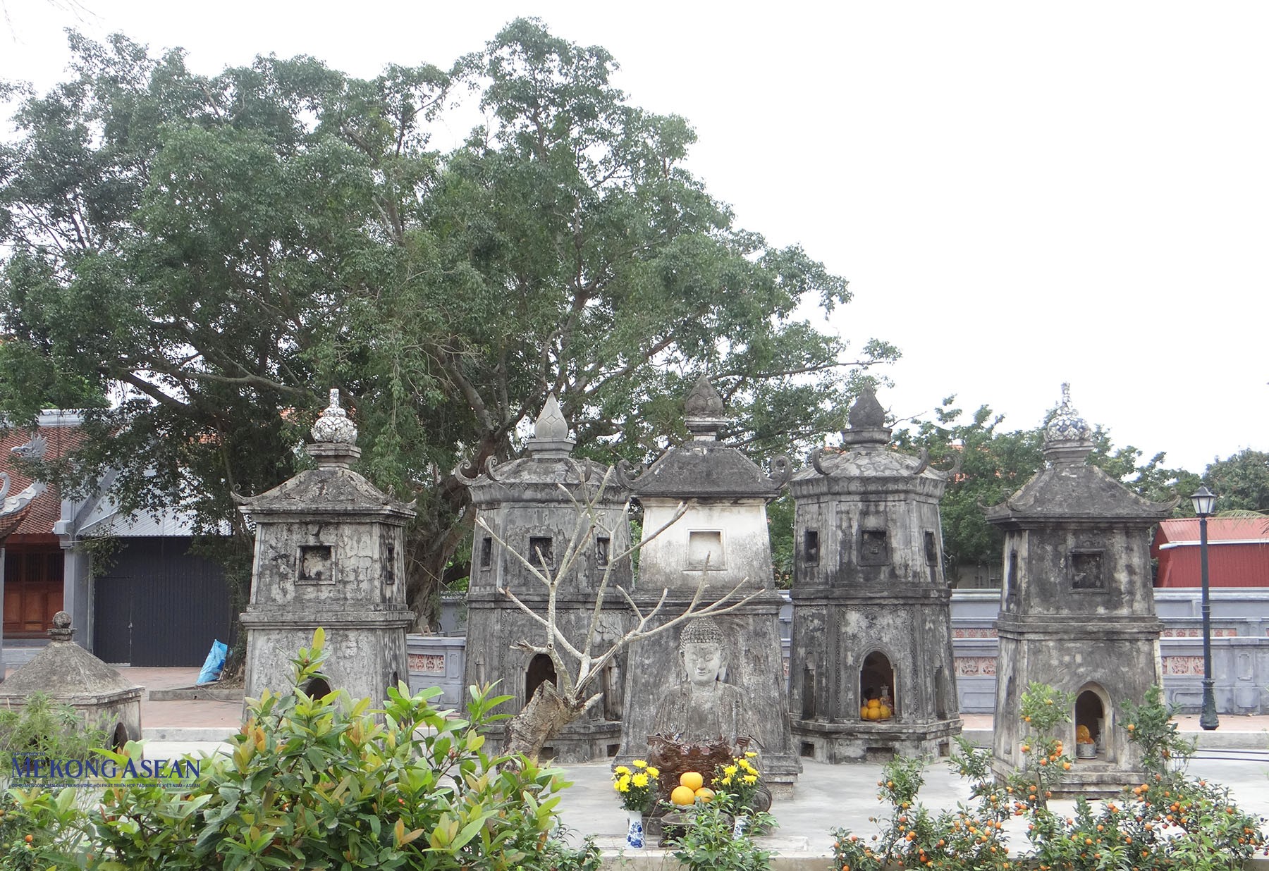 Các mộ tháp trong khuôn viên chùa Giám. Ảnh: Mekong ASEAN.