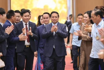 Chính phủ họp với doanh nghiệp, thúc đẩy tăng trưởng hai con số