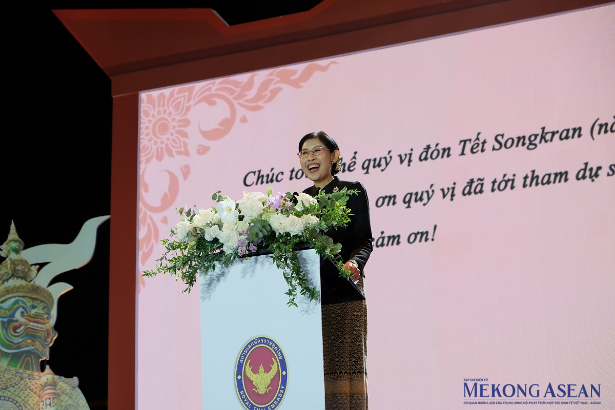 Đại sứ Thái Lan tại Việt Nam Urawadee Sriphiromaya phát biểu khai mạc lễ hội. Ảnh: Tùng Dương/Mekong ASEAN. Đại sứ Thái Lan tại Việt Nam Urawadee Sriphiromaya phát biểu khai mạc lễ hội. Ảnh: Tùng Dương/Mekong ASEAN.