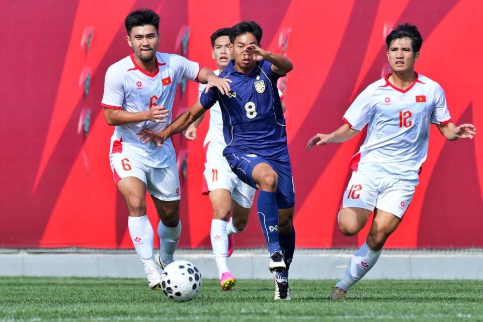 U23 Thái Lan (áo xanh) có bàn mở tỷ số ngay khi trận đấu mới bắt đầu. Ảnh: FA Thailand