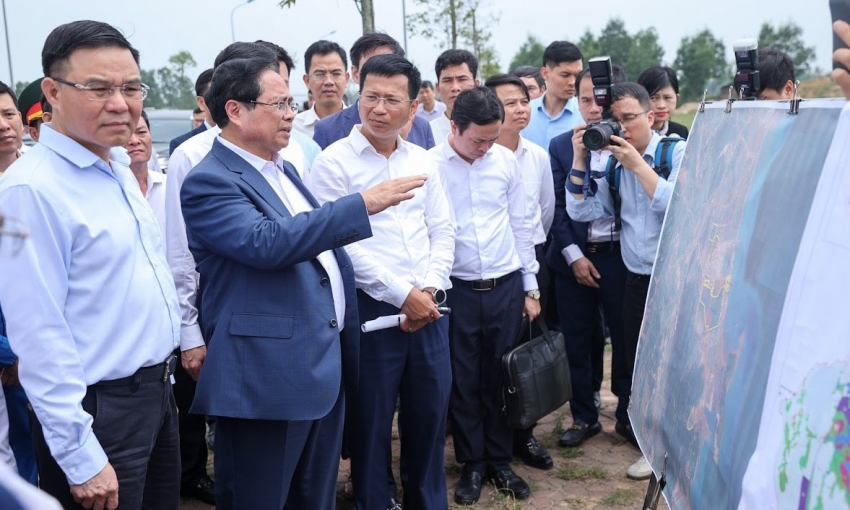 Thủ tướng khảo sát địa điểm dự kiến xây kho dự trữ xăng dầu chiến lược