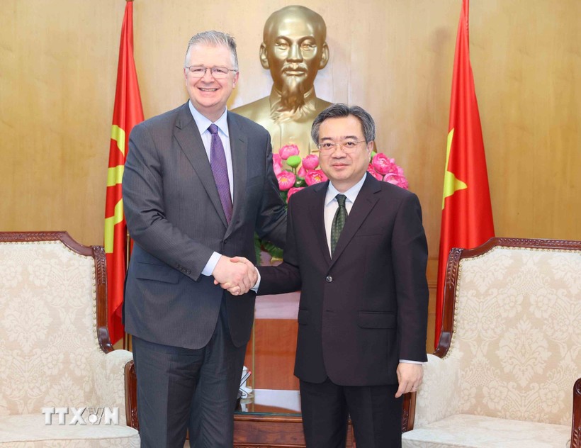 Trưởng Ban Chính sách, Chiến lược Trung ương Nguyễn Thanh Nghị tiếp ông Daniel J. Kritenbrink, Uỷ viên Hội đồng quản trị Tập đoàn TAG (Hoa Kỳ)