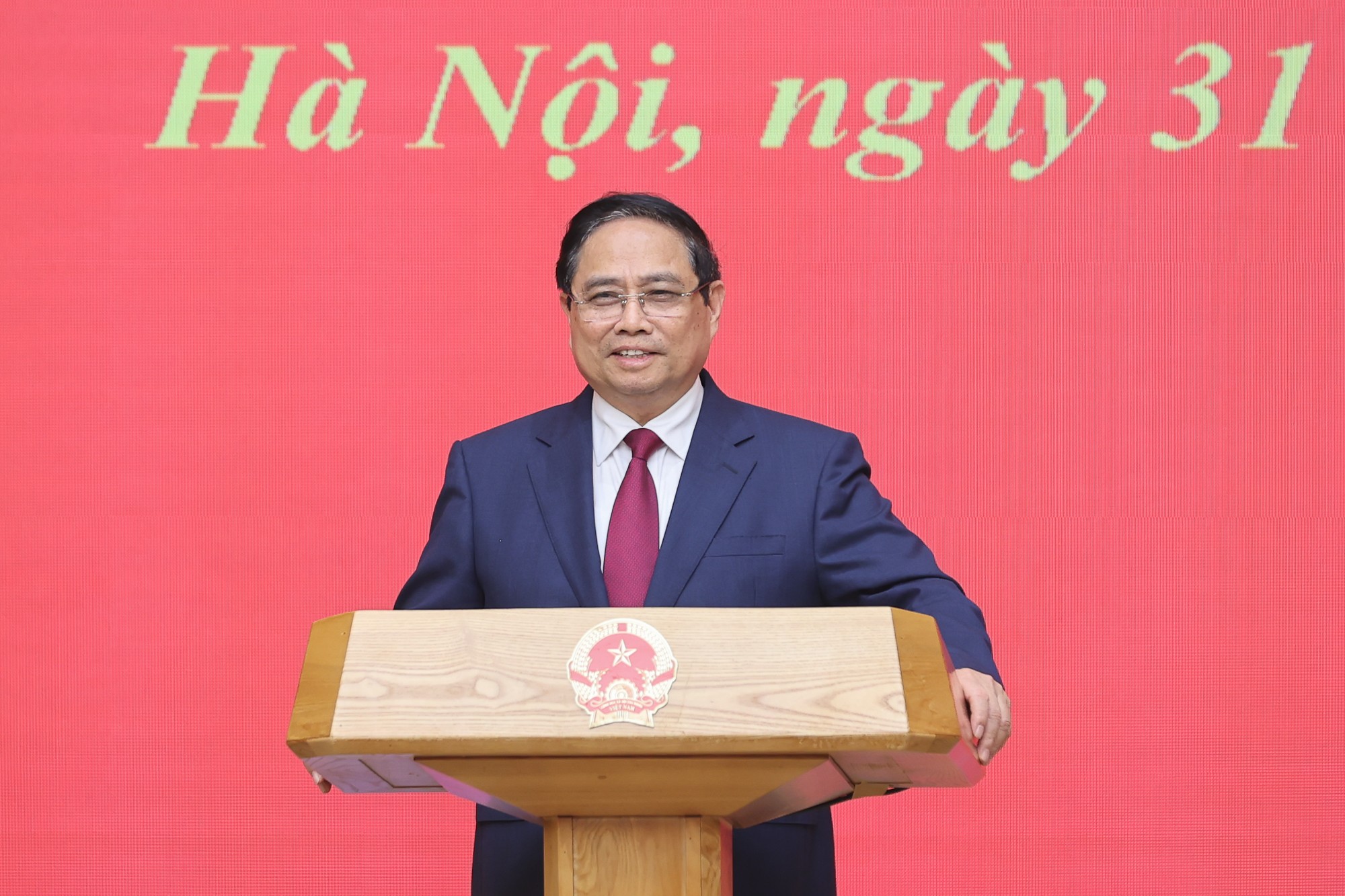 Thủ tướng đề nghị đồng chí Bùi Thế Duy cũng lãnh đạo Đại học Quốc gia Hà Nội phát huy tối đa khả năng của mình, gương mẫu đi đầu, tập trung làm tốt một số nhiệm vụ - Ảnh: VGP/Nhật Bắc