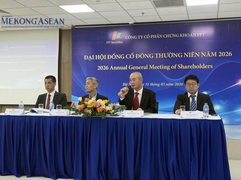 Tổng giám đốc FPTS Nguyễn Điệp Tùng (thứ hai từ phải qua) trả lời cổ đông tại đại hội. Ảnh: Hà Anh/Mekong ASEAN.