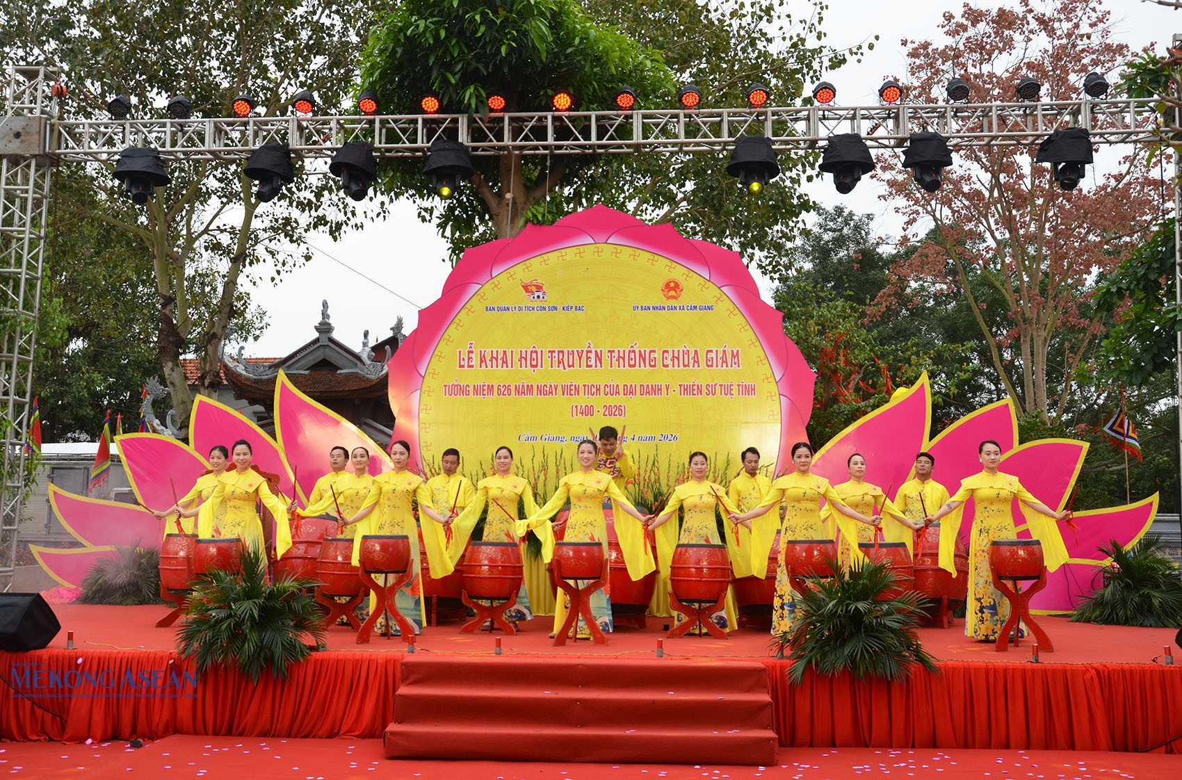 Tiết mục biểu diễn trống chào mừng lễ hội. Ảnh: Mekong ASEAN.