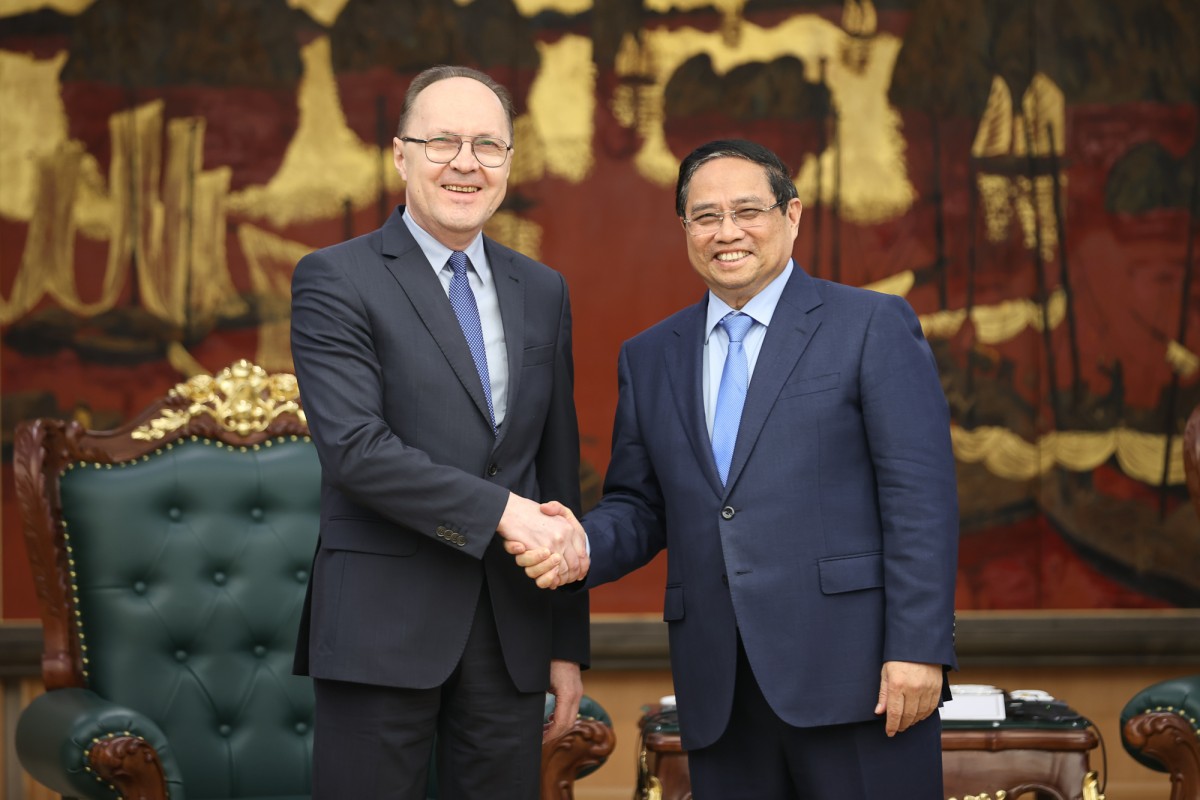 Thủ tướng Chính phủ Phạm Minh Chính làm việc với Đại sứ Nga. Ảnh: VGP.