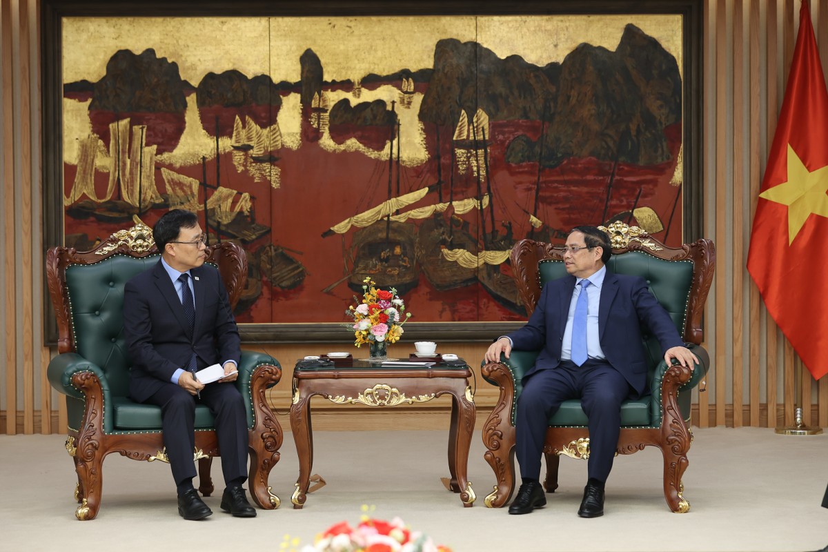 Thủ tướng Phạm Minh Chính đánh giá cao những nỗ lực và đóng góp tích cực của Đại sứ Hàn Quốc trong việc phối hợp thúc đẩy quan hệ hai nước phát triển thực chất, hiệu quả trên nhiều lĩnh vực. Ảnh: VGP.