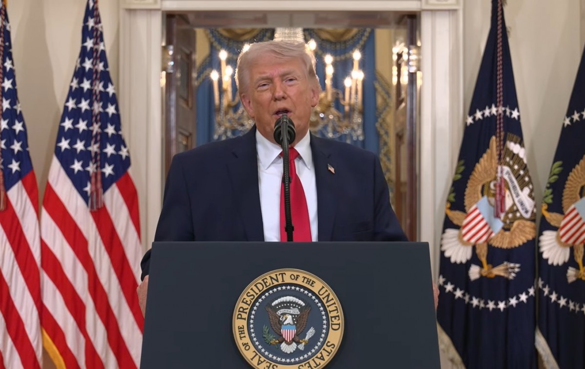 Tổng thống Mỹ Donald Trump phát biểu trước toàn quốc tại đại sảnh của Nhà Trắng. Ảnh chụp màn hình