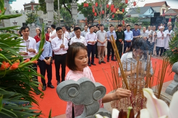 Dâng hương tưởng niệm đại danh y Tuệ Tĩnh tại đền Xưa